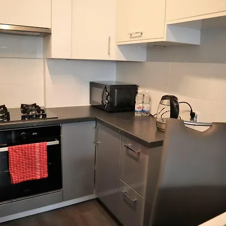 شقة Uroczy Apartament- *