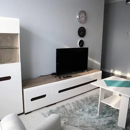 شقة Uroczy Apartament- *
