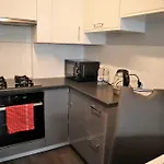 شقة Uroczy Apartament- *